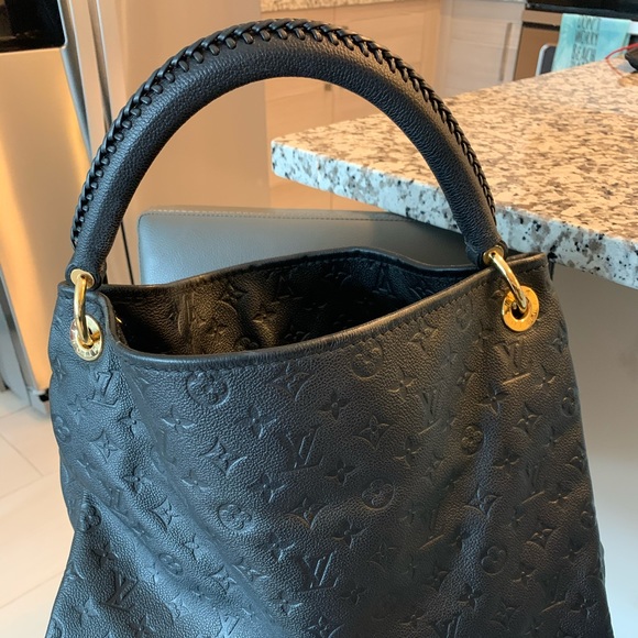 Louis Vuitton Handbags - ARTSY MM BLACK